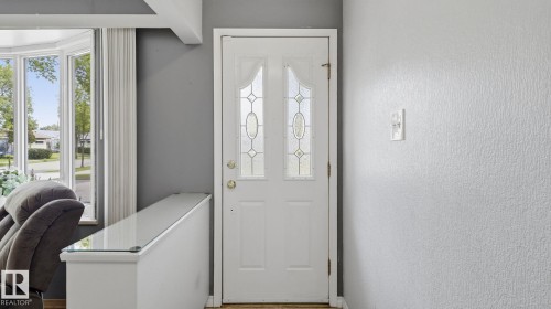 Entrance foyer - 13008 105 Street Nw, Edmonton, AB 