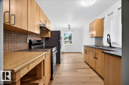 16904 91 Street, Edmonton, AB 