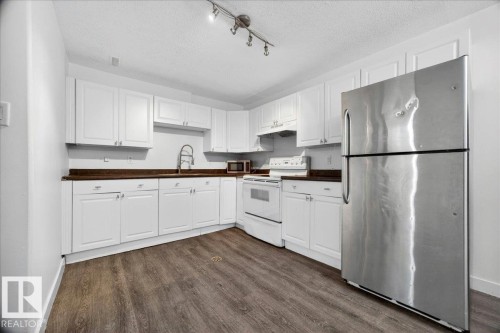 16904 91 Street, Edmonton, AB 