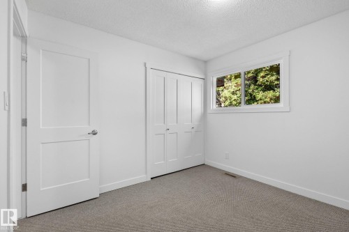 Crisp white walls define this room featuring neutral carpet flooring - 2832 135 Avenue, Edmonton, AB - Indoor Photo Showing Other Room