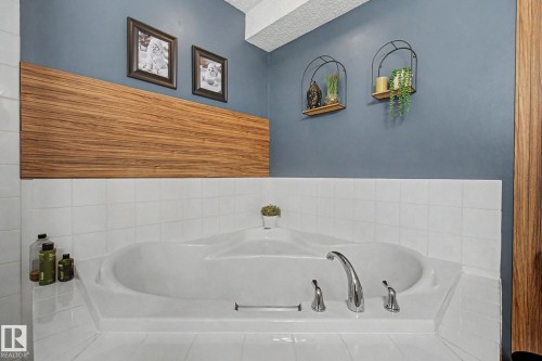 1622 Tompkins Wynd, Edmonton, AB 
