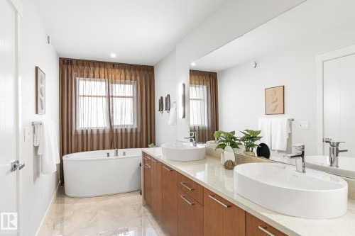 9307 229 Street, Edmonton, AB 