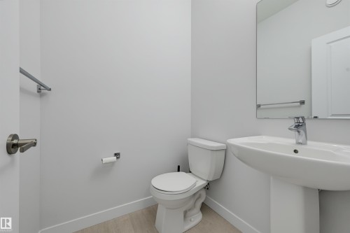 918 Daniels Loop, Edmonton, AB 