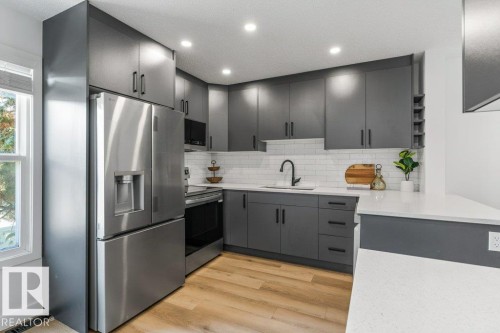 65 Greenfield Estates, St. Albert, AB - Indoor Photo Showing Kitchen With Stainless Steel Kitchen With Upgraded Kitchen