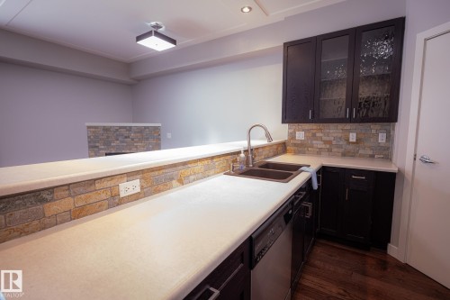 207 9750 94 Street, Edmonton, AB 