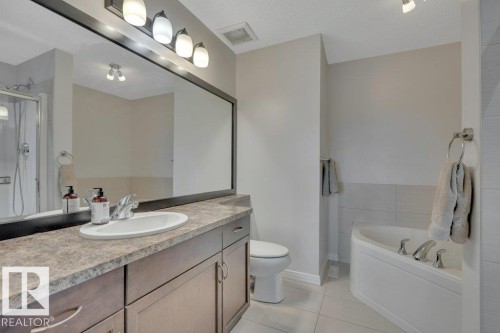 482 Reed Cres Leduc, AB .Four piece bathroom with soaker tub, shower and ceramic tile. - 482 Reed Crescent, Leduc, AB 