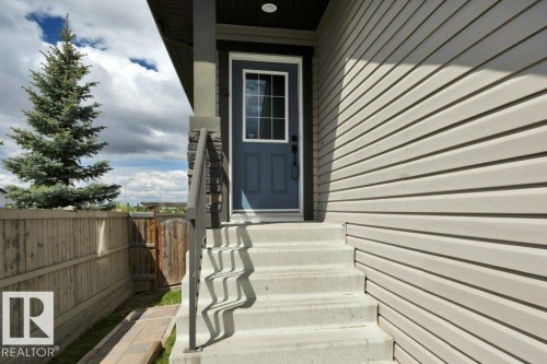 482 Reed Cres Leduc, AB with access to side entrance . - 482 Reed Crescent, Leduc, AB 