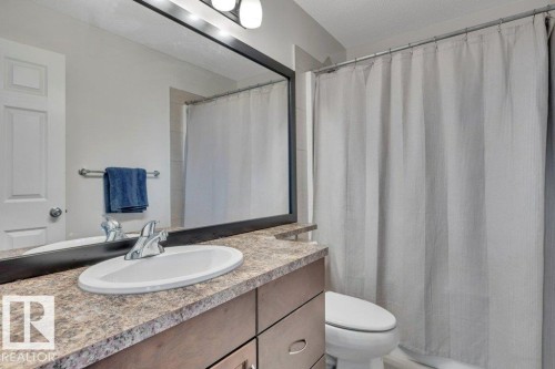 482 Reed Cres Leduc, AB . Main 4 pc bathroom located upstairs with ceramic tile - 482 Reed Crescent, Leduc, AB 