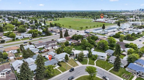 Residential neighborhood featuring mature landscaping, paved roads, and a mix of single-family homes - 13427 114 Street, Edmonton, AB 