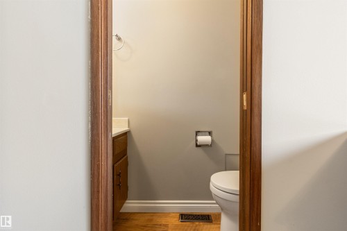 1736 36 Street, Edmonton, AB - Indoor Photo Showing Bathroom