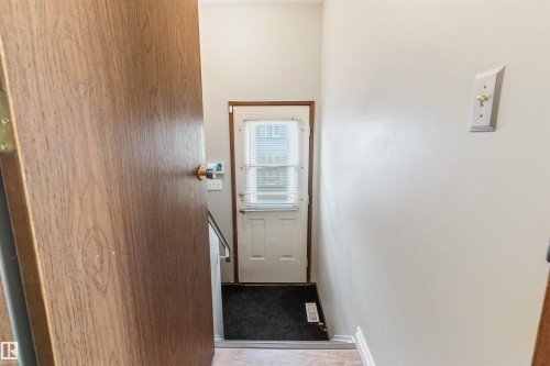 1736 36 Street, Edmonton, AB - Indoor Photo Showing Other Room