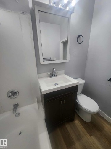 Bathroom - 11308 94 Street, Edmonton, AB 
