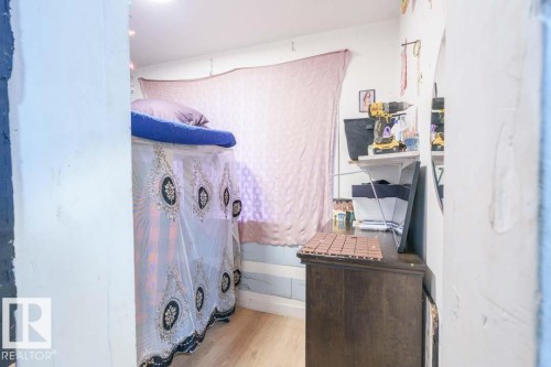 Image quality insufficient for description - 11308 94 Street, Edmonton, AB 