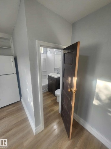 Bathroom - 11308 94 Street, Edmonton, AB 