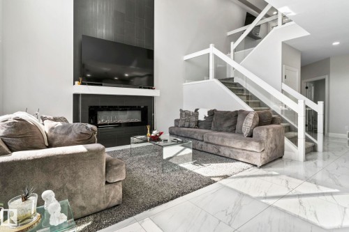 6423 175 Avenue Nw, Edmonton, AB - Indoor Photo Showing Living Room With Fireplace