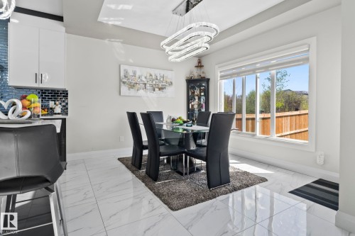 6423 175 Avenue Nw, Edmonton, AB - Indoor Photo Showing Dining Room