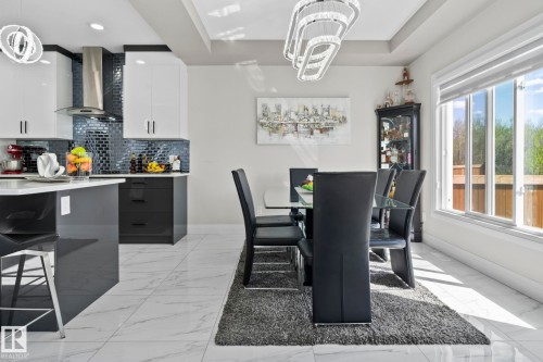 6423 175 Avenue Nw, Edmonton, AB - Indoor Photo Showing Dining Room