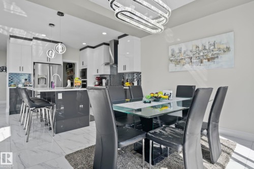 6423 175 Avenue Nw, Edmonton, AB - Indoor Photo Showing Dining Room