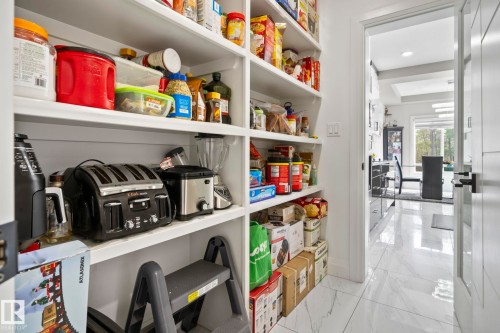 6423 175 Avenue Nw, Edmonton, AB - Indoor With Storage