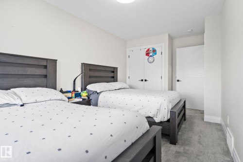 6423 175 Avenue Nw, Edmonton, AB - Indoor Photo Showing Bedroom