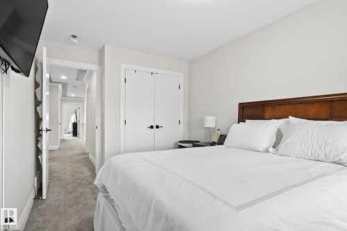 6423 175 Avenue Nw, Edmonton, AB - Indoor Photo Showing Bedroom