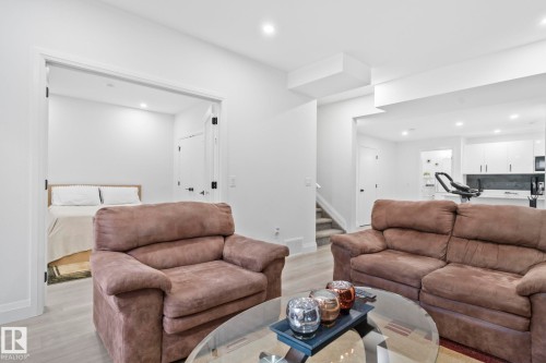 6423 175 Avenue Nw, Edmonton, AB - Indoor Photo Showing Living Room