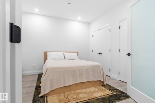 6423 175 Avenue Nw, Edmonton, AB - Indoor Photo Showing Bedroom