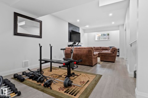 6423 175 Avenue Nw, Edmonton, AB - Indoor