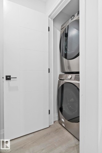 6423 175 Avenue Nw, Edmonton, AB - Indoor Photo Showing Laundry Room