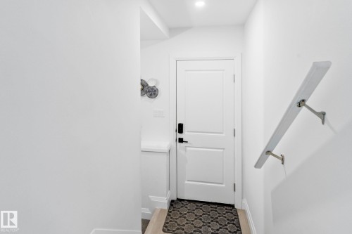 6423 175 Avenue Nw, Edmonton, AB - Indoor Photo Showing Other Room