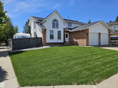 RV parking w/ Wide Swing Gate (Fence Panel) - 15 Paquette Place, St. Albert, AB 