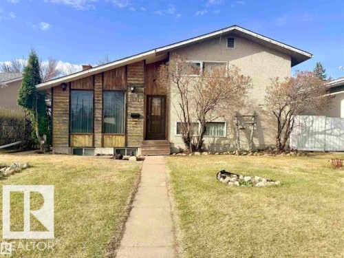 Split-level residence featuring a stucco and wood-paneled exterior - 16321 - 109A Ave, Edmonton, AB - Outdoor