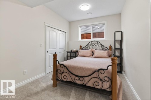 Neutral wall paint, light gray carpet flooring, white baseboards, and a window with blinds - 71 Ratelle Circle, St. Albert, AB 
