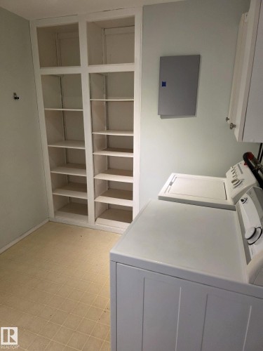 Built-in shelving units offering extensive storage capacity - 35 10331 106 Street, Edmonton, AB 