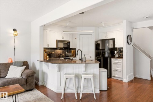 15122 33 Street, Edmonton, AB - Indoor Photo Showing Kitchen With Upgraded Kitchen