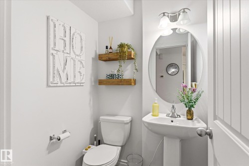 15122 33 Street, Edmonton, AB - Indoor Photo Showing Bathroom