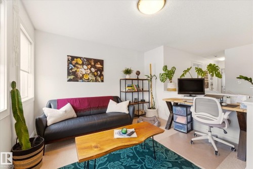 15122 33 Street, Edmonton, AB - Indoor Photo Showing Living Room