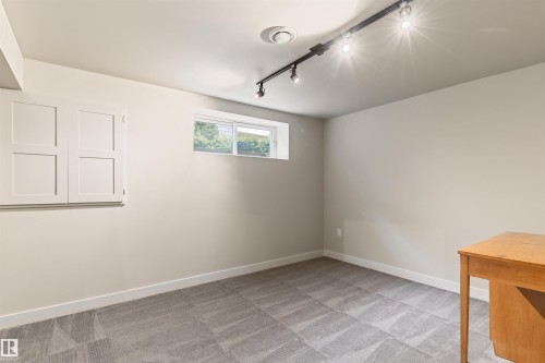 16 Quesnell Road, Edmonton, AB 