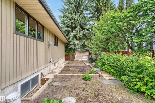 16 Quesnell Road, Edmonton, AB 