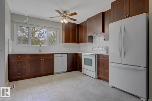 15220 124 St Nw, Edmonton, AB - Indoor Photo Showing Kitchen