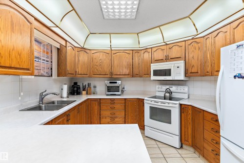 15577 59A Street, Edmonton, AB 