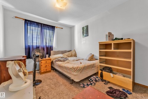 17D Callingwood Crest Nw, Edmonton, AB - Indoor Photo Showing Bedroom