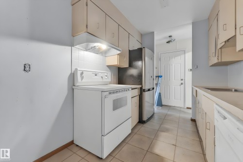 17D Callingwood Crest Nw, Edmonton, AB - Indoor