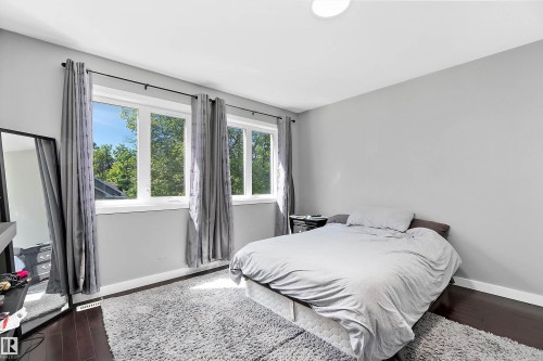 14832 103 Ave, Edmonton, AB 