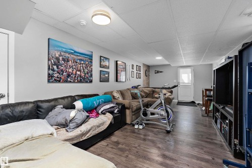 14832 103 Ave, Edmonton, AB 