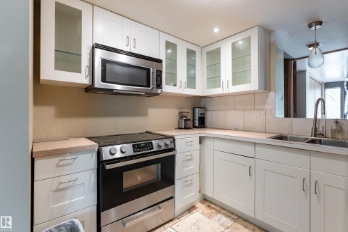 20211 9 Avenue, Edmonton, AB 