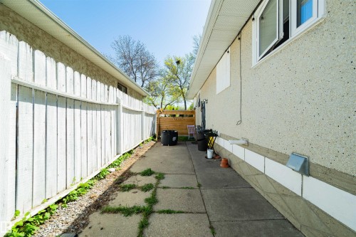 12002 39 Street, Edmonton, AB 