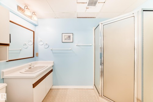18931 92 Avenue, Edmonton, AB - Indoor Photo Showing Bathroom