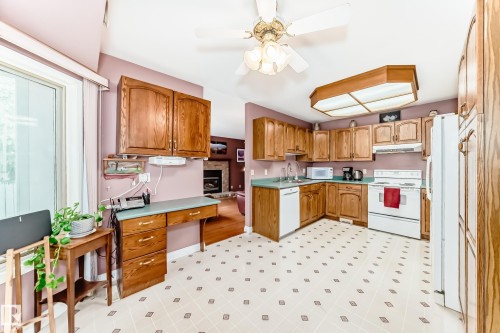 18931 92 Avenue, Edmonton, AB - Indoor Photo Showing Kitchen