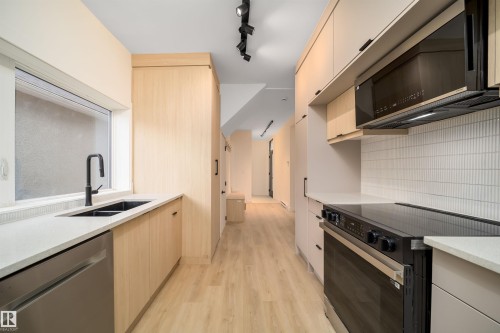 Kitchen - 10866 92 Street, Edmonton, AB 